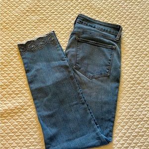 NYDJ Blue jeans with a gray embroidery design at ankle size 8 in great condition